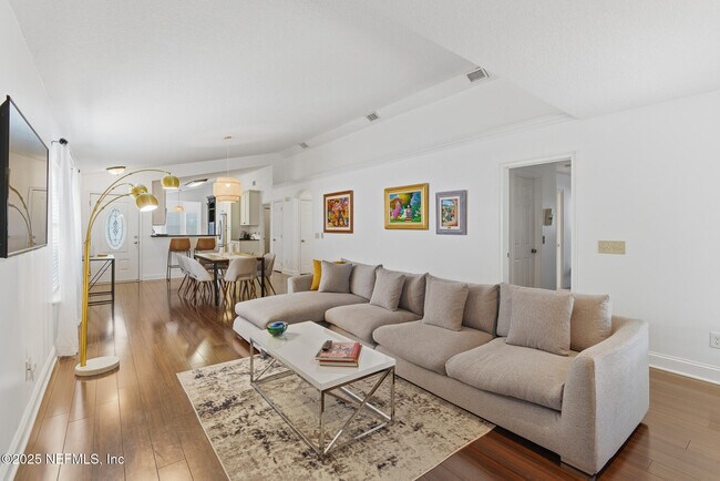 Building Photo - 128 Seminole Rd