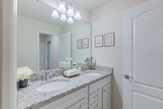 Building Photo - 7215 Oakmoss Loop