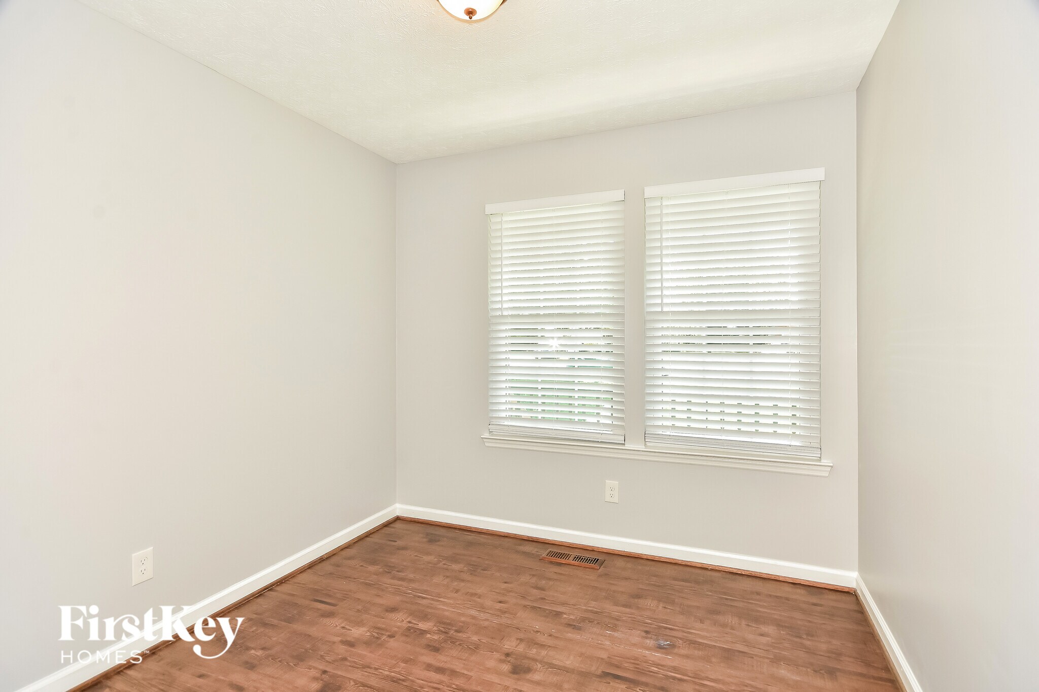 Building Photo - 418 Silver Springs Ln