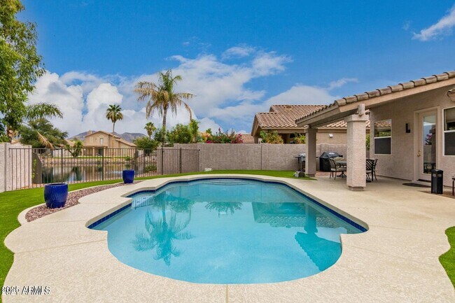 Building Photo - 6230 W Irma Ln