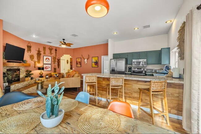 Building Photo - 53180 Avenida Mendoza
