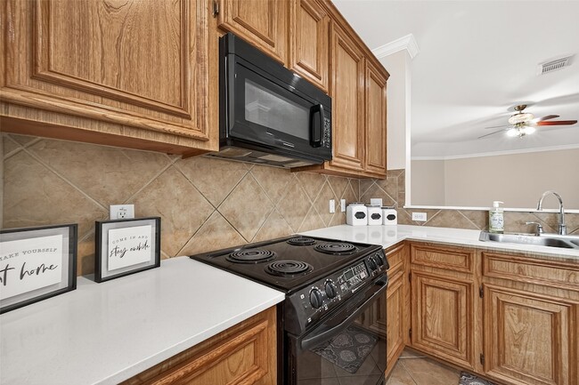 Building Photo - 1646 Martin Lake Dr