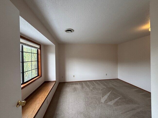 Building Photo - 7050 SW 174th Ave