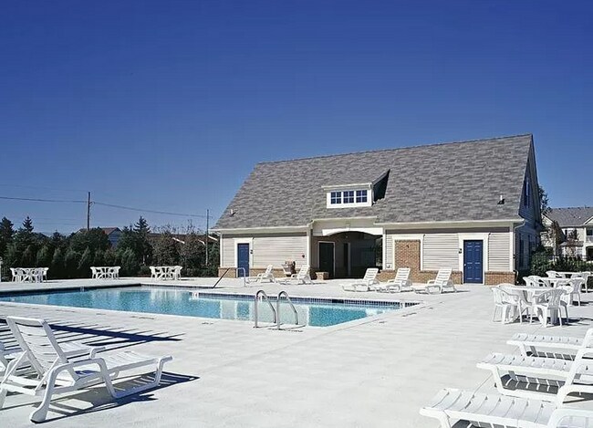 Building Photo - GORGEOUS 2 BED TOWNHOUSE! APRIL MOVE IN SPECIAL!