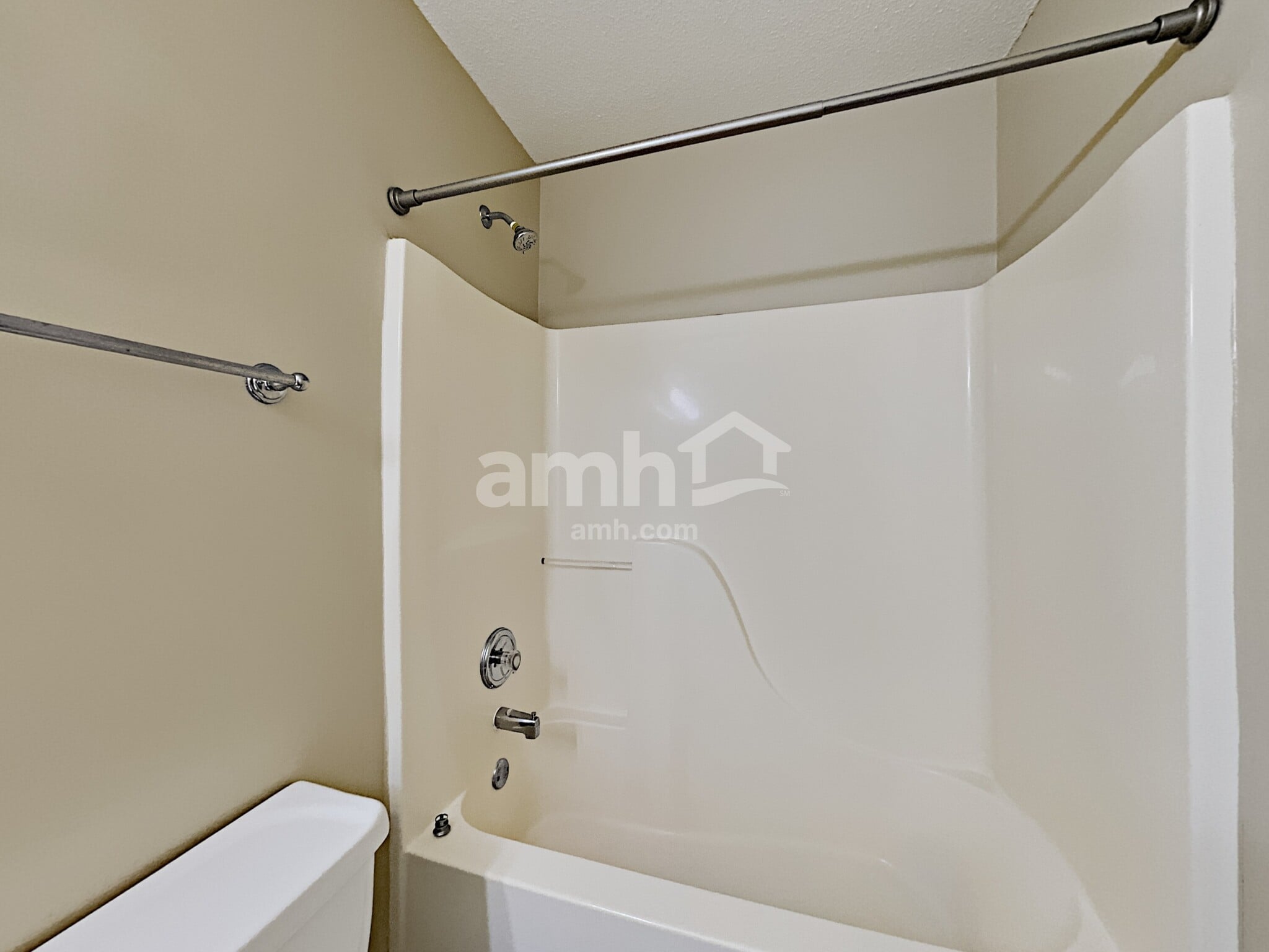 Building Photo - 2046 Township Dr