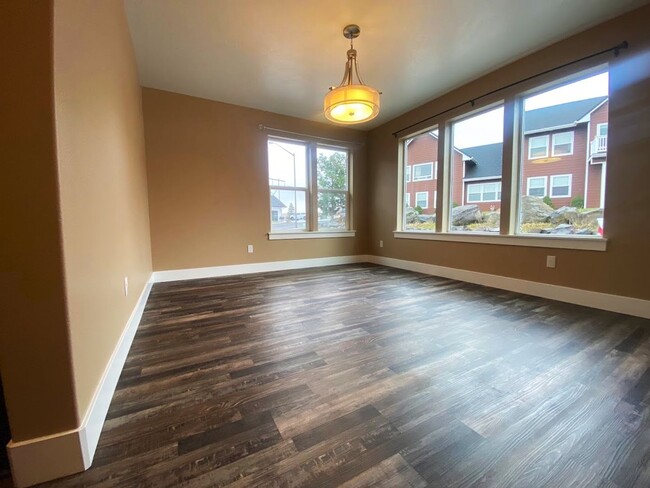 Building Photo - 128 Ridge Drive - 1/2 OFF FIRST FULL MONTH...