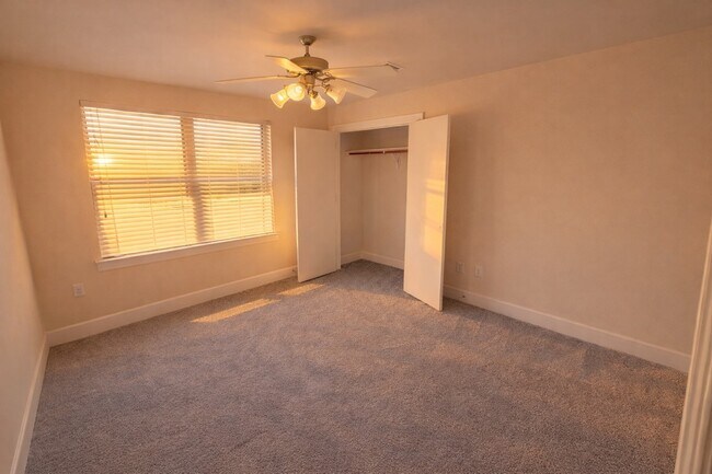 Building Photo - 2710 Hullsmith Dr