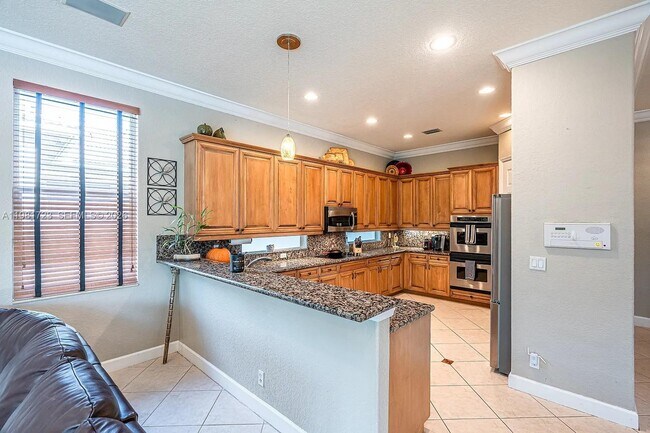 Building Photo - 3182 SW 189th Ave