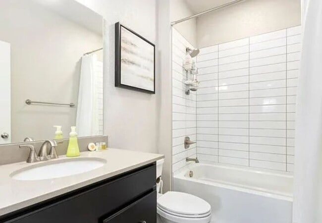 Building Photo - Elegant Townhome in Loveland
