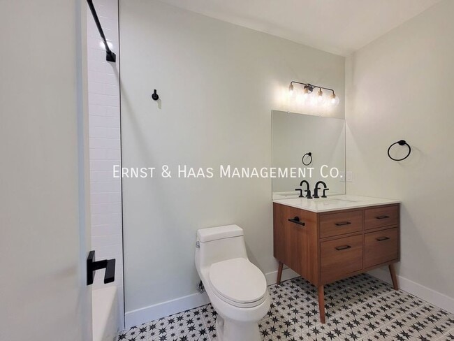 Building Photo - 1107 E. Broadway-