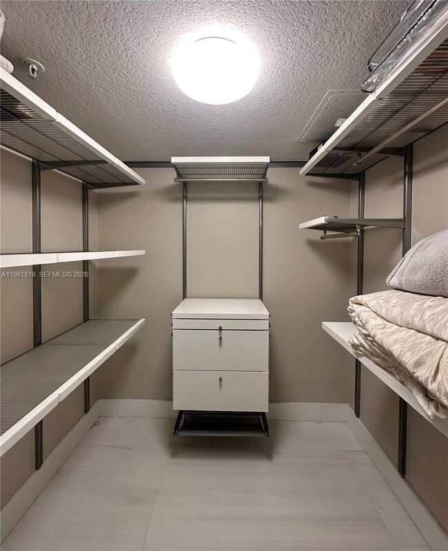 Building Photo - 1800 N Bayshore Dr