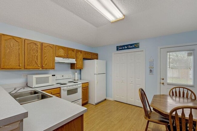 Building Photo - 3 bedroom 2 bath house in the heart of Ora...