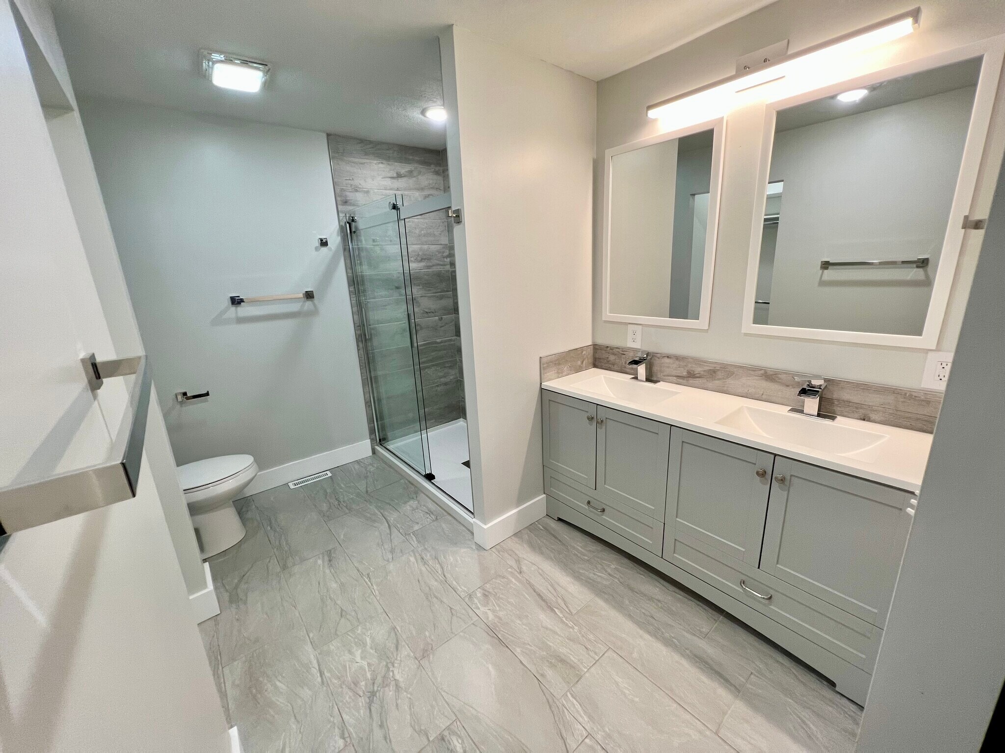 Building Photo - 5041 Medina Rd