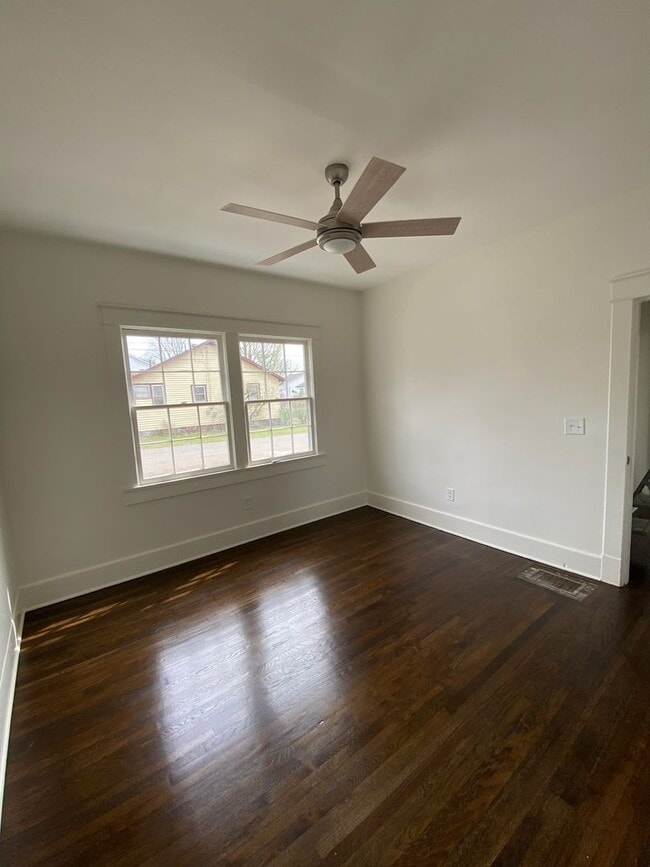 Building Photo - Charming 5 Bed, 3 Bath Home in the Heart o...