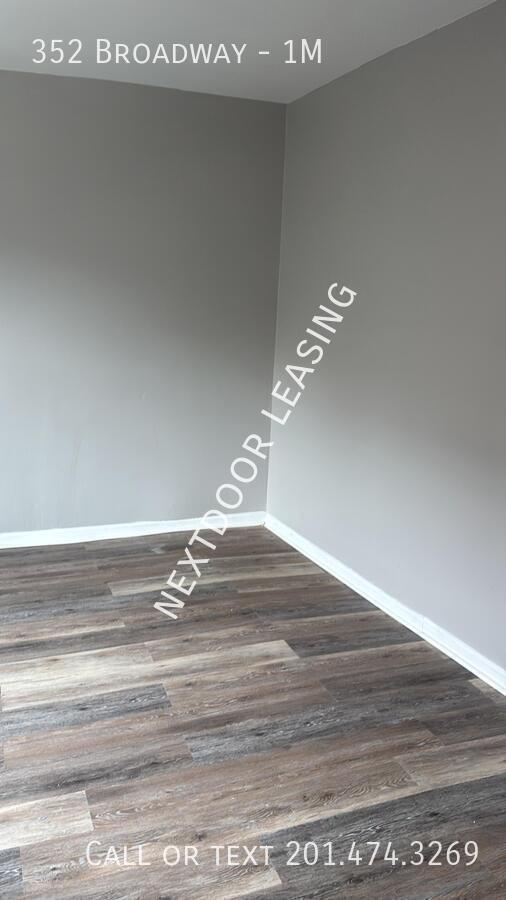 Building Photo - 352 Broadway-1M