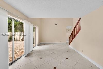 Building Photo - 1395 Cottonwood Cir
