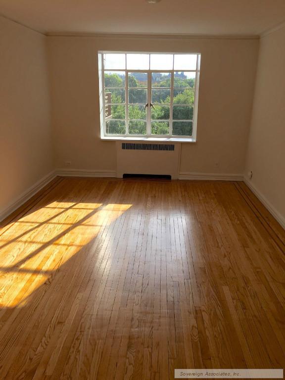 Building Photo - 135 W 225th St