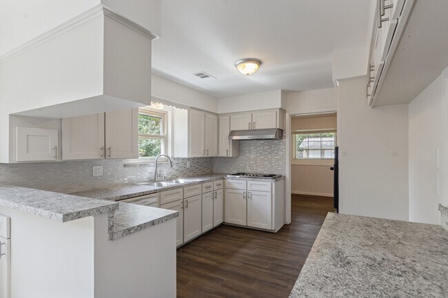 Building Photo - 5647 Lymbar Dr