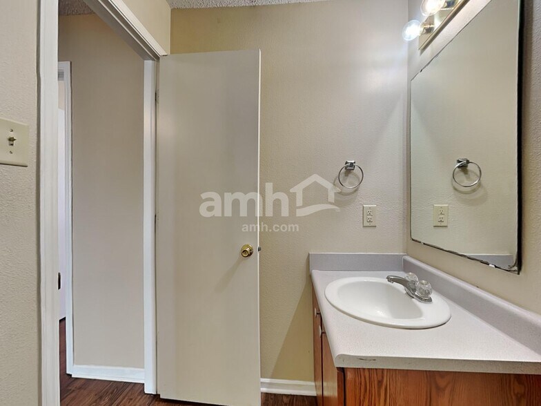 Building Photo - 3110 Brandenburg Dr
