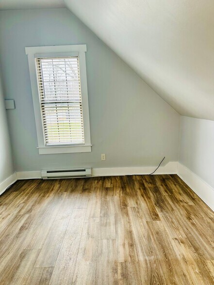 Building Photo - 288 Pleasant St