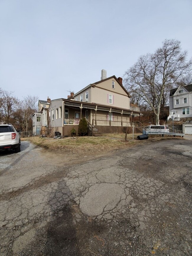 Building Photo - Available July 2026 - 4 Bedroom Home w/ Off-street Parking and Spacious Deck!