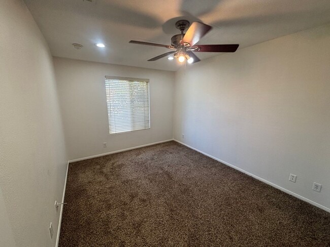 Building Photo - 3-Bedroom Townhome with Community Pool & S...