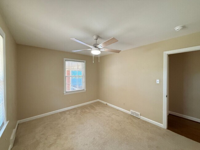 Building Photo - 1407 Capri Rd SW