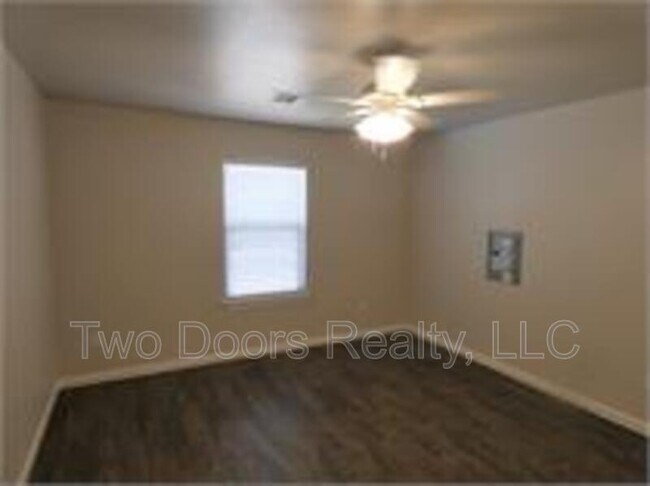 Building Photo - 411 Vail Cir