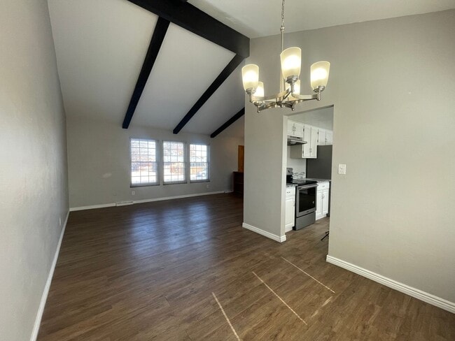 Building Photo - $0 DEPOSIT OPTION. TRI-LEVEL AURORA HOME WITH MODERN AMENITIES AND SPACIOUS INTERIORS