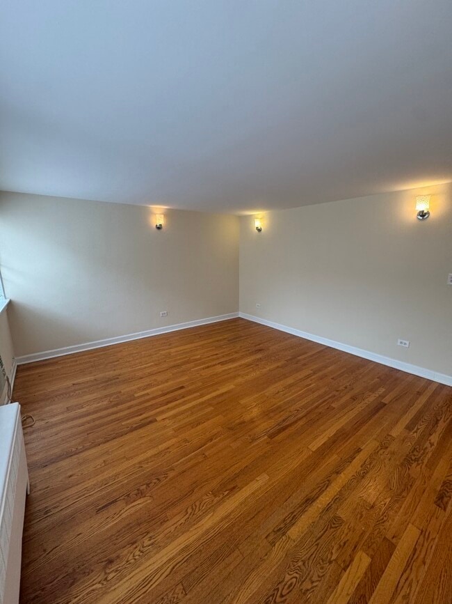 Building Photo - 4044 N California Ave