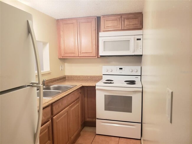 Building Photo - 7100 Waterside Dr