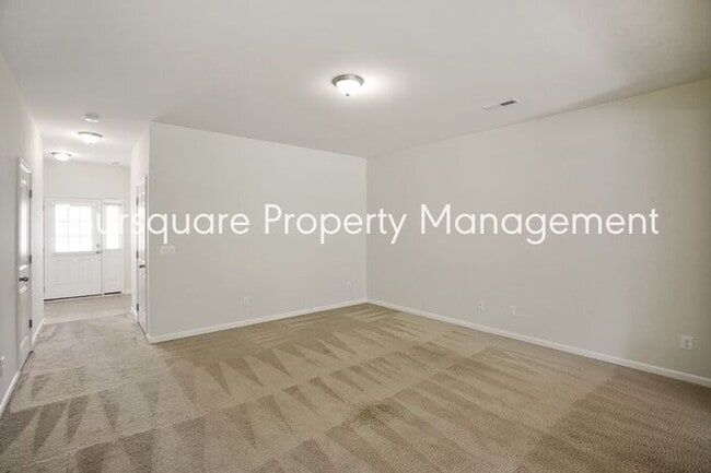 Building Photo - Townhome | Washer/ Dryer Included | Back P...