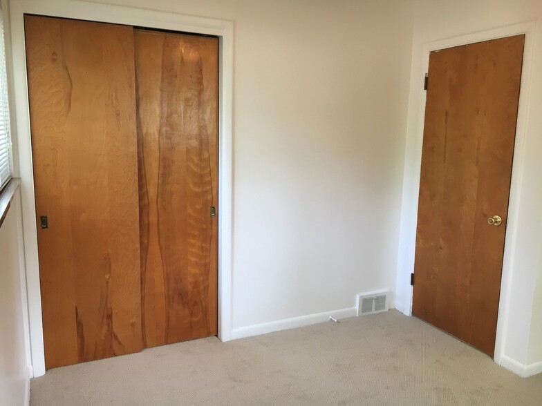 second bedroom - 1822 Jackson Ave