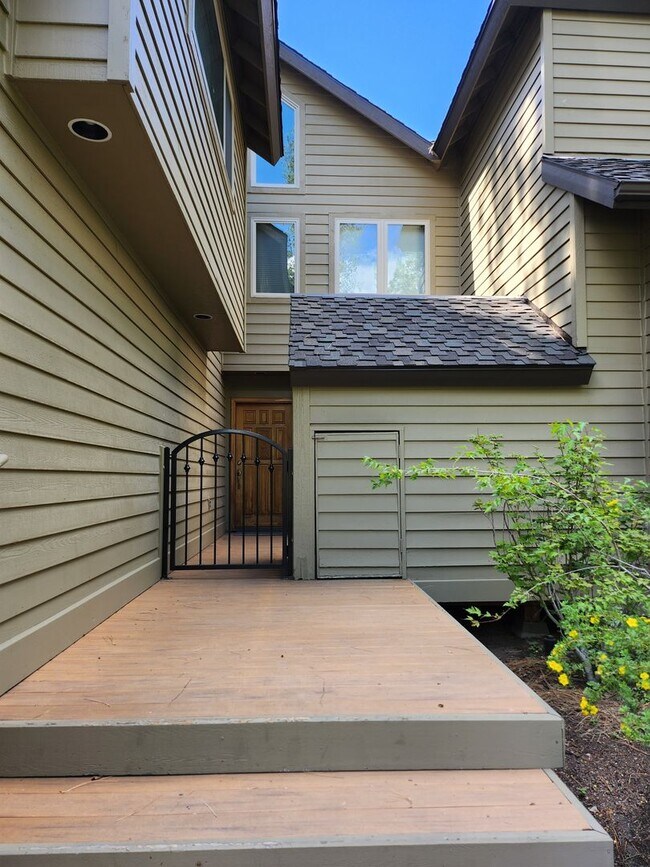 Building Photo - River Village Condominium Unit #8 - Riverf...