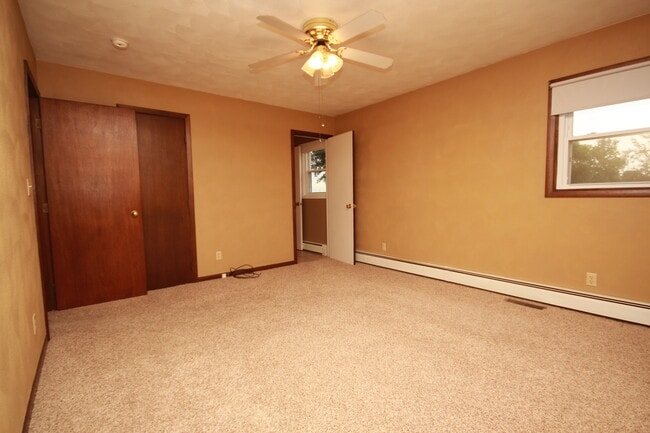 Building Photo - Updated home on 1 acre lot