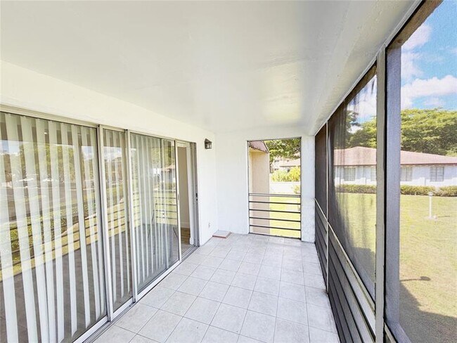 Building Photo - 2710 Riverside Dr