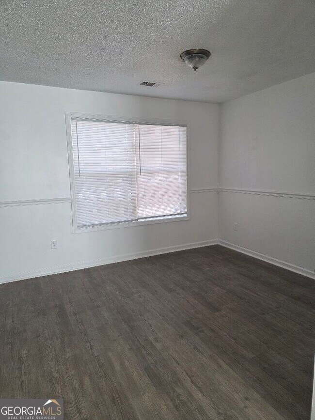 Building Photo - 7146 Ravenwood Ln