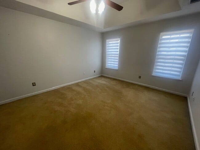Building Photo - 217 Sarah Creek Ct