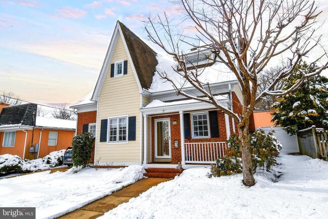 Building Photo - 854 N Liberty St