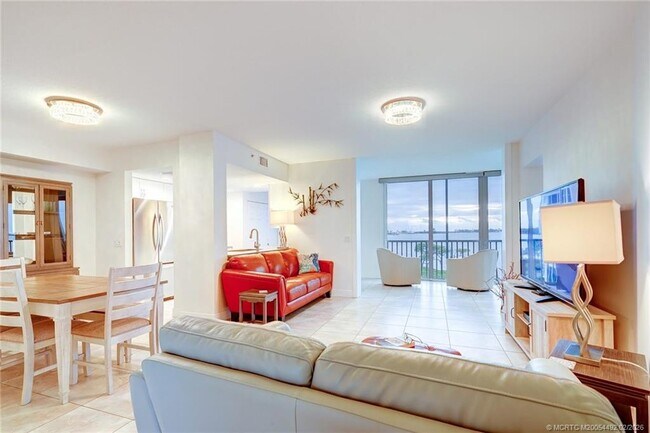 Building Photo - 5750 NE Island Cove Way