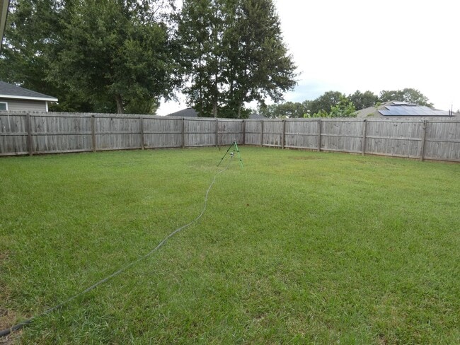 Building Photo - 5637 Peach Dr