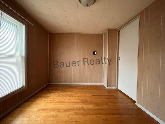 Building Photo - 3 -4 Bedroom Home Near Brookside Park