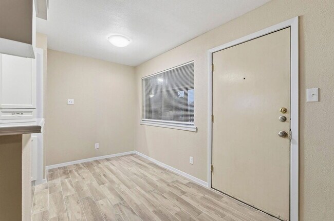 Building Photo - 309 Stratford St