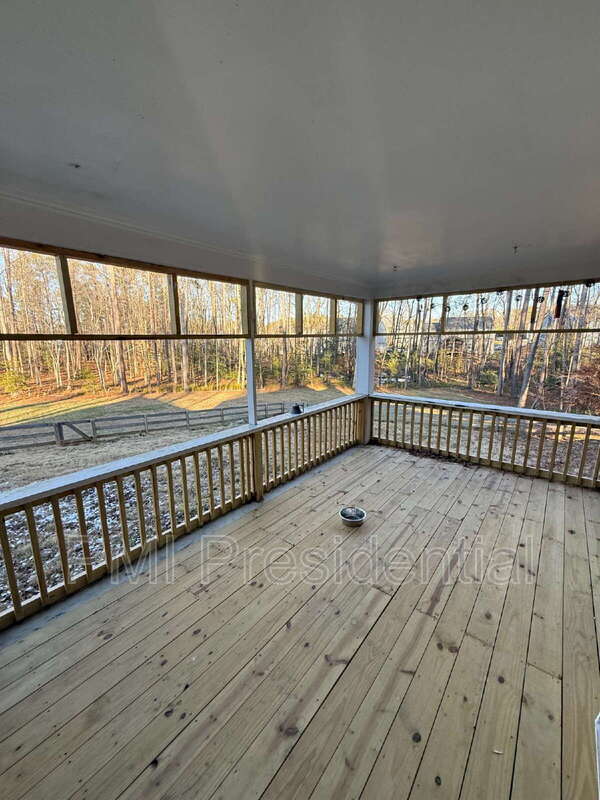 Building Photo - 15900 Beach Rd