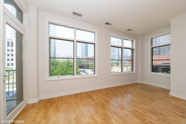 Building Photo - 330 N Clinton St