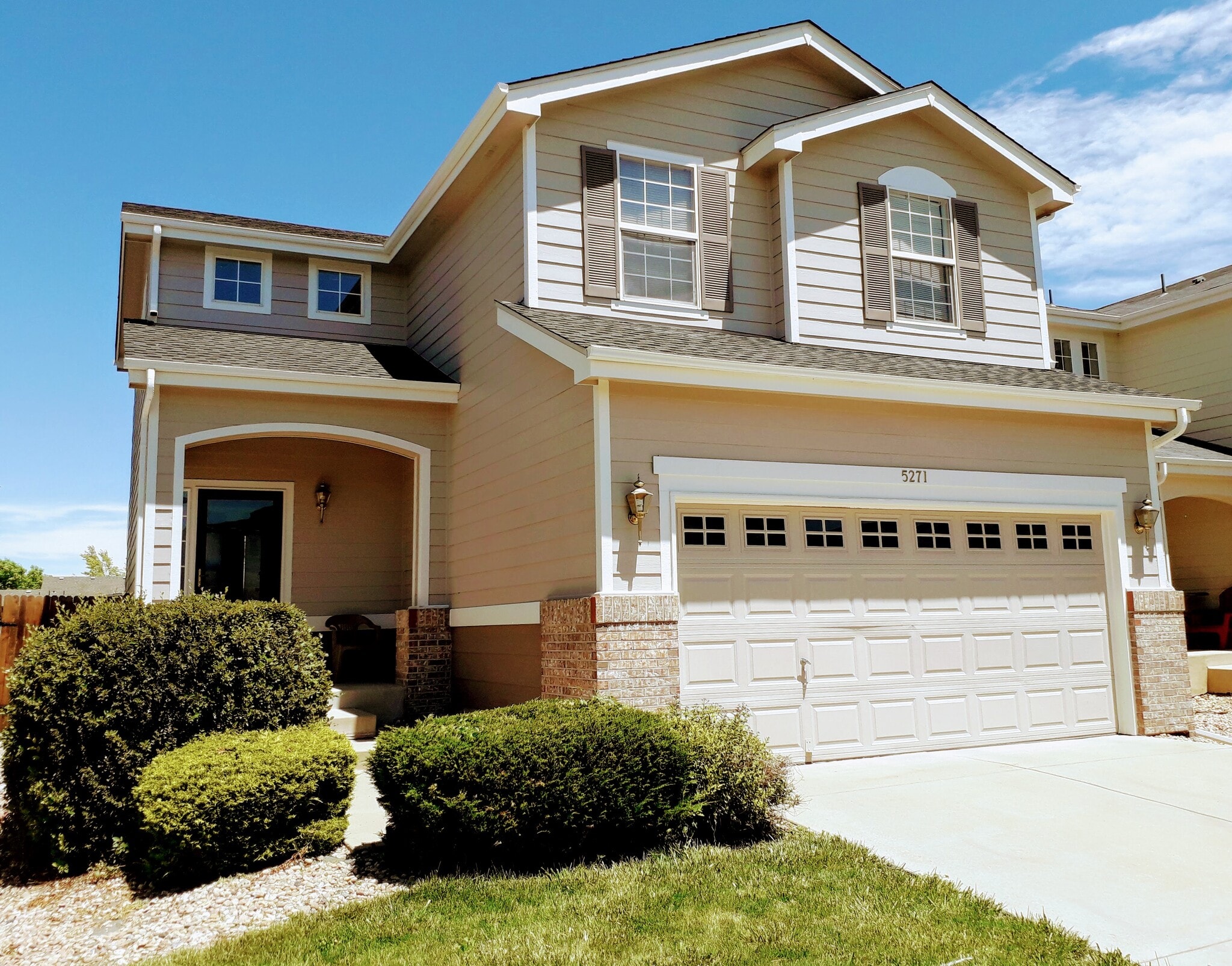 Custom contemporary house in Thornton - 5271 E 119th Ct
