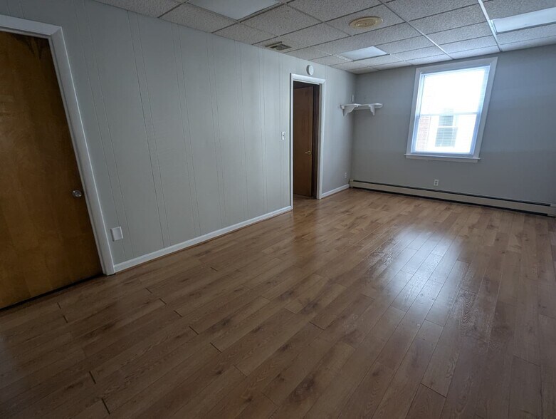 Building Photo - 633 Orange St