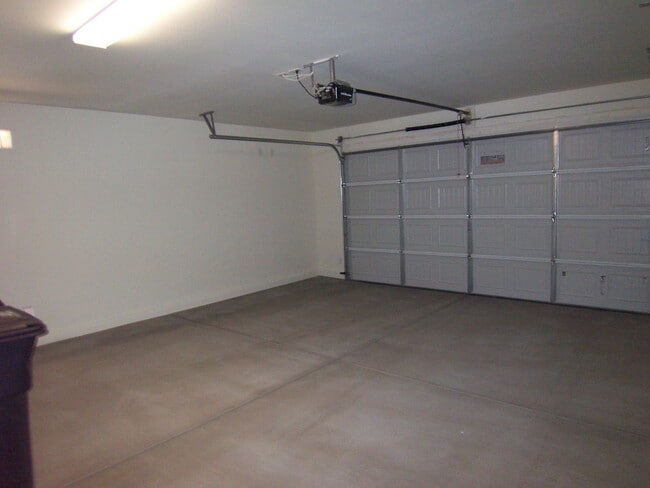 Building Photo - Gilbe Single Story 4 Bedroom