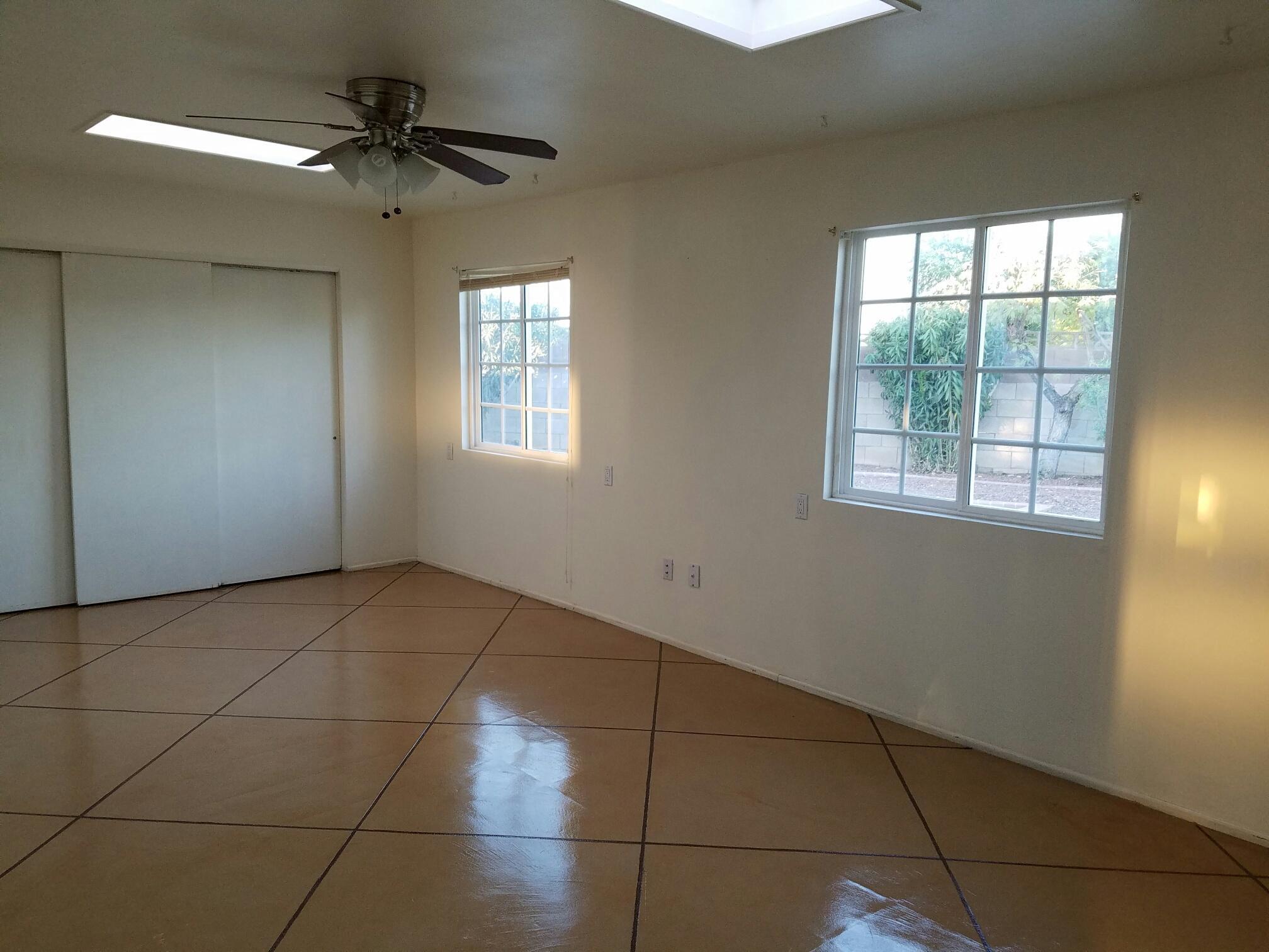 Building Photo - 5041 S Greenway Dr