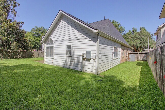 Building Photo - 4351 Palmer Plantation Dr
